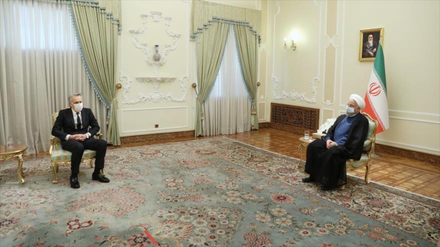El presidente iraní, Hasan Rohani (dcha.), se reúne con el nuevo embajador español en Teherán, 29 de septiembre de 2020. (Foto: President.ir)