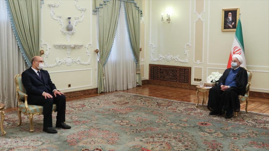 El presidente iraní, Hasan Rohani (dcha.), se reúne con el nuevo embajador iraquí en Irán, 29 de septiembre de 2020. (Foto: President.ir)