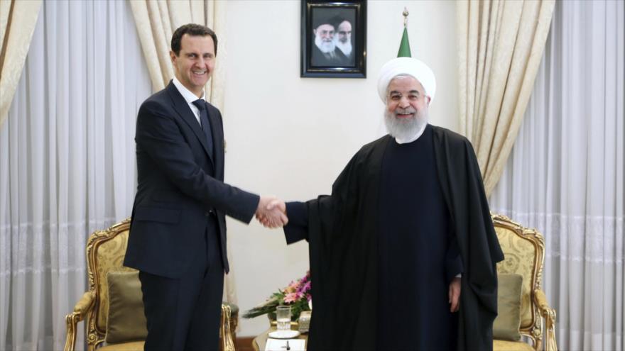 El presidente iraní, Hasan Rohani (dcha.), y su par de Siria, Bashar al-Asad, en Teherán, 25 de febrero de 2019. (Foto: AFP)