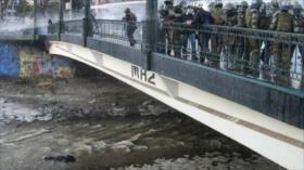 Piden dimisión del jefe de Carabineros por arrojar a joven al río 