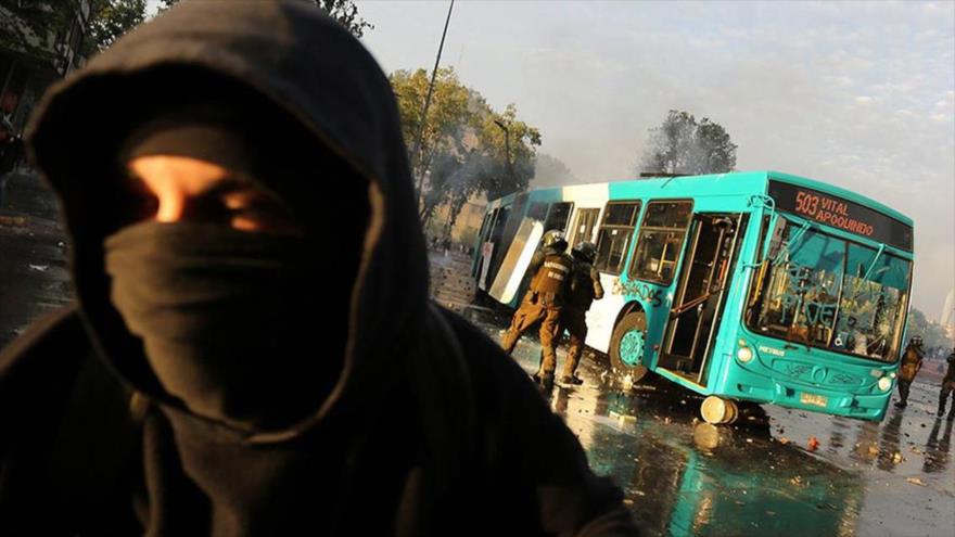 Siguen protestas contra Policía chilena por joven arrojado a río