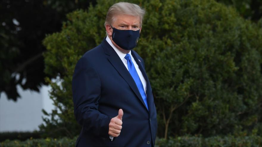 El presidente de EE.UU., Donald Trump, camina en la Casa Blanca en Washington, 2 de octubre de 2020. (Foto: AFP)