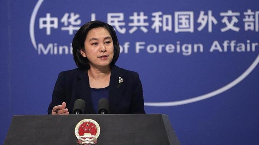 La portavoz de Ministerio de Exteriores de China, Hua Chunying, habla en una rueda de prensa en Pekín, la capital.