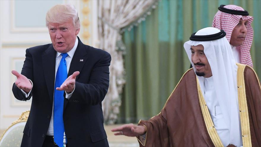 El presidente de EE.UU., Donald Trump (izda.), y el rey saudí, Salman bin Abdulaziz Al Saud, en Riad, 20 de mayo de 2017. (Foto: AFP)