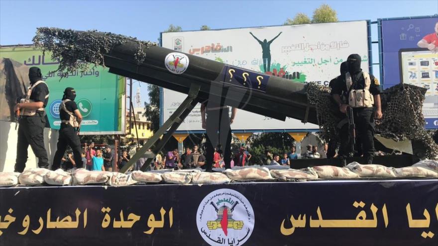 Combatientes de Saraya Al-Quds, rama militar de la Yihad Islámica, muestran en Gaza su poder militar.