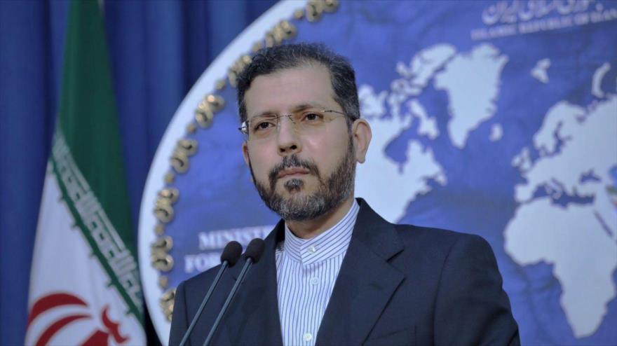 El portavoz del Ministerio iraní de Asuntos Exteriores, Said Jatibzade, ofrece una rueda de prensa en Teherán, la capital.