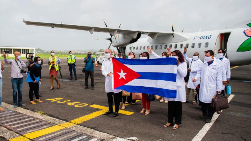 Delegación de médicos cubanos en isla caribeña de Martinica, parte de programa de asistencia médica en medio de COVID-19, 26 de junio de 2020. (Foto: AFP)