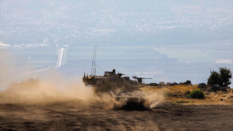 Un tanque Merkava del Ejército israelí, desplegado en los ocupados altos del Golán en el suroeste de Siria, 24 de junio de 2020. (Foto: AFP)