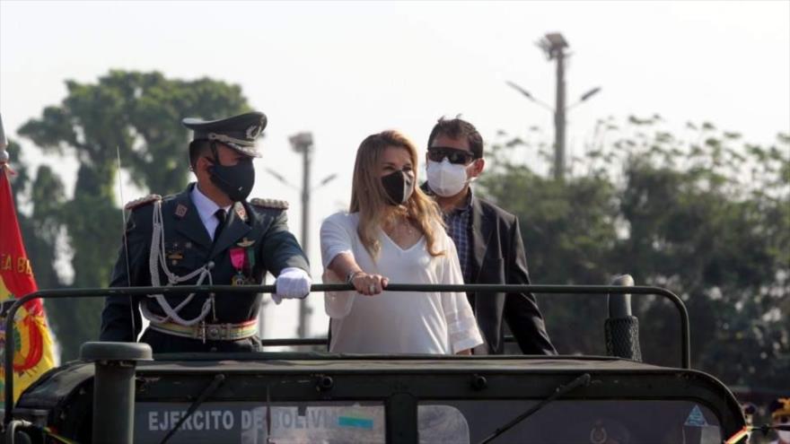 Presidenta de facto de Bolivia, Jeanine Áñez, encabeza un acto en homenaje a los militares que mataron al Che.
