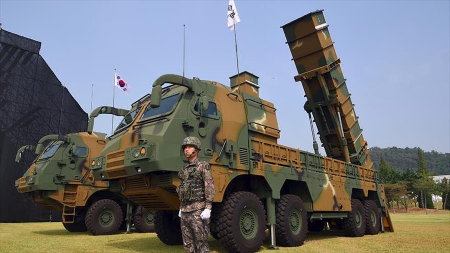 Ejército de Corea del Sur muestra un sistema de misiles Hyunmoo-2. 