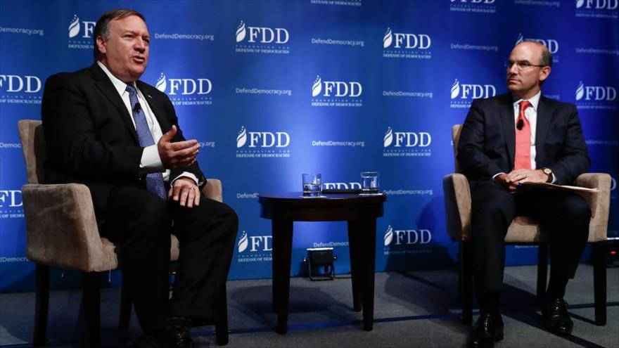 El secretario de Estado de EE.UU., Mike Pompeo (entonces director de la CIA), habla en una cumbre de la FDD, 19 de octubre de 2017. (Foto: AP)