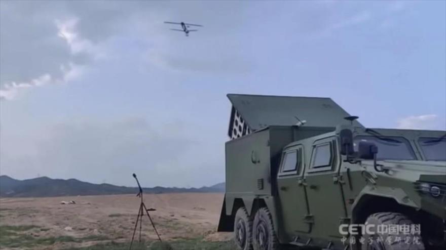 China, lista para guerra, prueba enjambres de “drones suicidas”