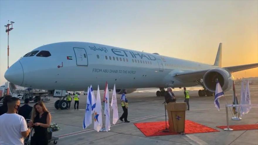 Vuelo EY 9607 de la aerolínea emiratí Etihad Airways, procedente de Abu Dabi, aterriza en Tel Aviv, 19 de octubre de 2020. (Foto: Jerusalem Post)