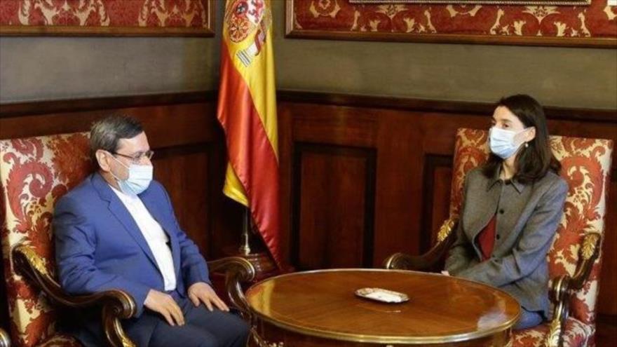 El embajador de Irán en España, Hasan Qashqavi, se reúne con la presidenta del Senado de España, María Pilar Llop Cuenca, 19 de octubre de 2020. 