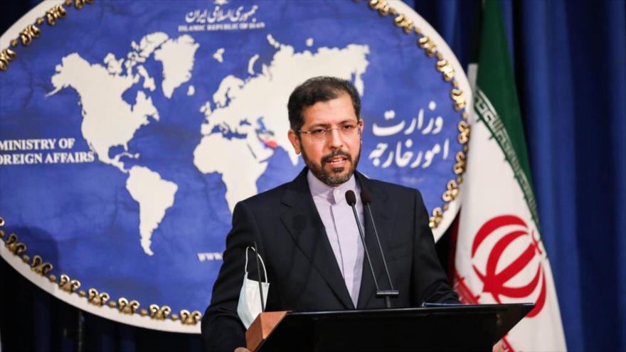 El portavoz de la Cancillería iraní, Said Jatibzade, ofrece una rueda de prensa en Teherán (capital), 12 de octubre de 2020. (Foto: Mehr)