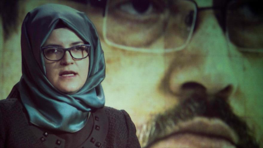 Hatice Cengiz, la prometida del periodista saudí Jamal Khashoggi, en una ceremonia de conmemoración en Washington, 2 de noviembre de 2018. (Foto: AFP)