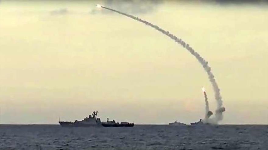 Rusia simula repeler ataque contra plataforma perforadora en Caspio