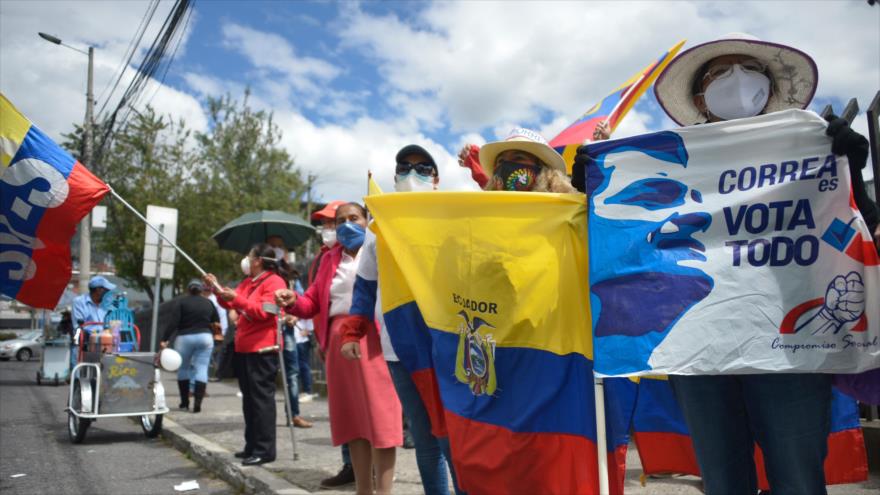Partidarios del expresidente ecuatoriano Rafael Correa en una manifestación en Quito (capital de Ecuador), 3 de septiembre de 2020. (Foto: AFP)