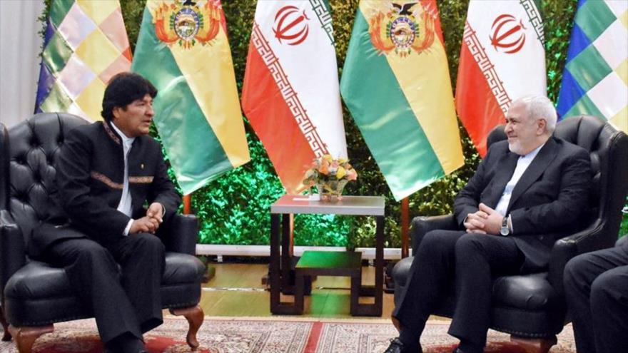 El expresidente boliviano Evo Morales (izda.) y el canciller iraní, Mohamad Yavad Zarif, en Santa Cruz (Bolivia), 23 de julio de 2019. (Foto: AFP)