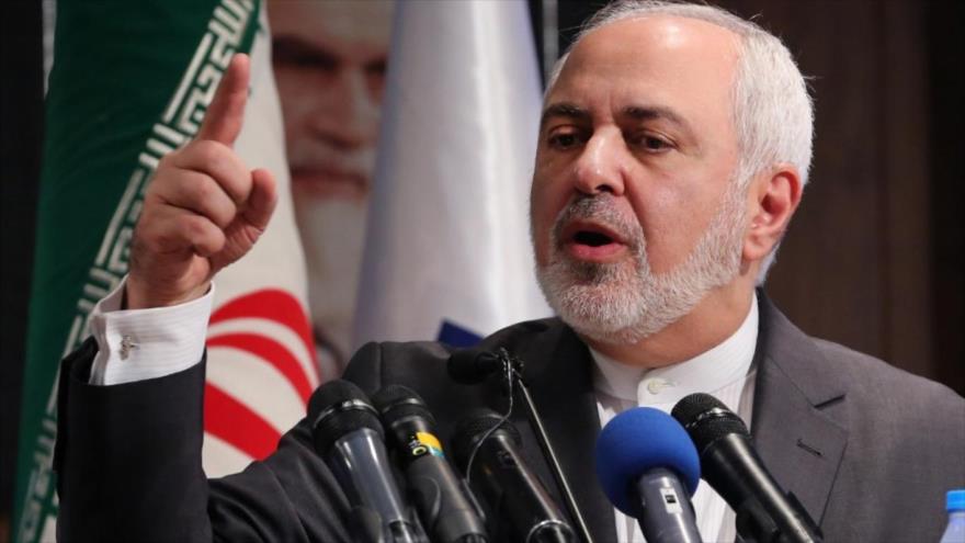 El canciller iraní, Mohamad Yavad Zarif, habla en una ceremonia en Teherán (capital).
