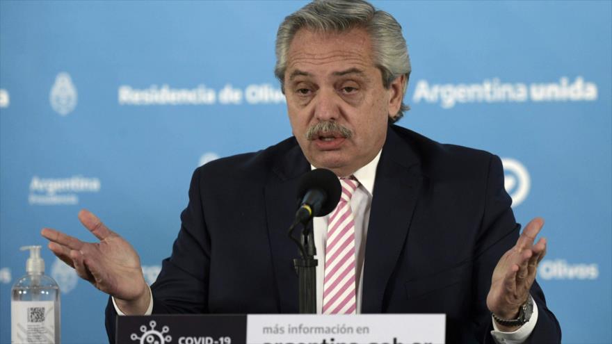 El presidente argentino, Alberto Fernández, habla durante una conferencia de prensa en Buenos Aires, 12 de agosto de 2020. (Foto: AFP)
