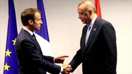 Francia advierte a Erdogan por sus insultos a Macron
