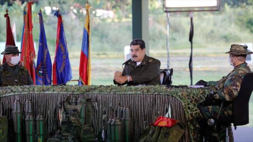 Maduro revisa planes con FANB ante eventual ‘agresión’ de Duque