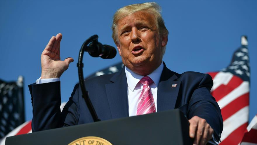 El presidente de EE.UU., Donald Trump, ofrece un mitin electoral en la ciudad de Lumberton, Carolina del Norte, 24 de octubre de 2020. (Foto: AFP)