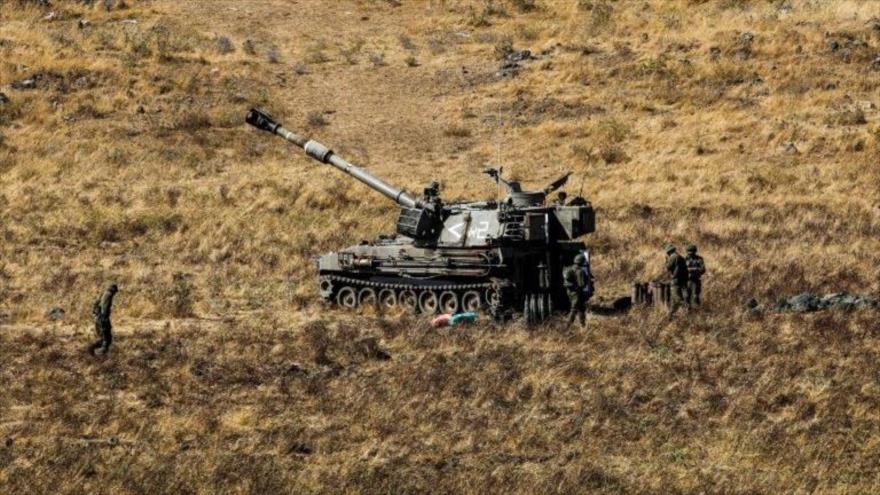 Soldados y un tanque del régimen de Israel durante un ejercicio militar en los altos del Golán, 24 de junio de 2020. (Foto: AFP)