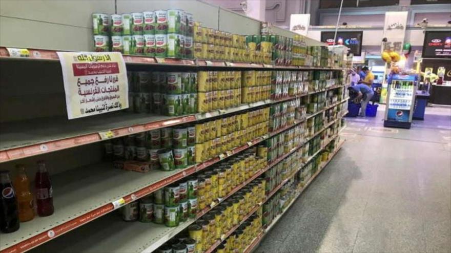 Estantes vacíos de productos franceses en un supermercado kuwaití 25 de octubre de 2020. (Foto: Reuters)