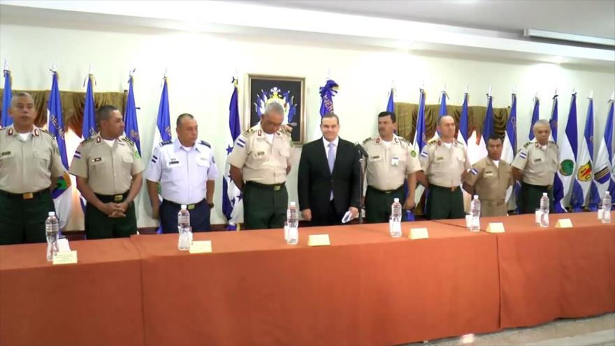 Critican a FFAA de Honduras por su respaldo a Hernández