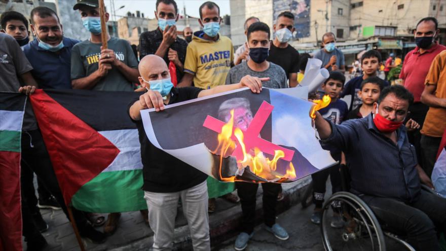 Palestinos se manifiestan contra la normalización de lazos con Israel en la Franja de Gaza, 23 de septiembre de 2020. (Foto: AFP)