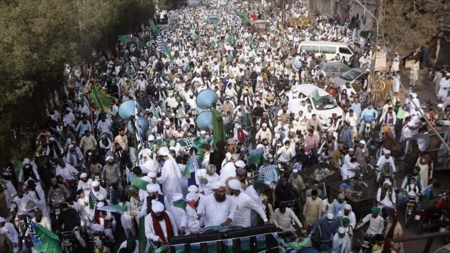 Masiva protesta en Paquistán contra islamofobia de Francia