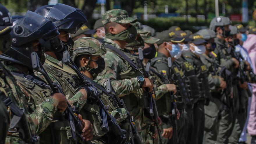 Soldados y policías colombianos en la frontera colombo-venezolana, 17 de octubre de 2020. (Foto: AFP)