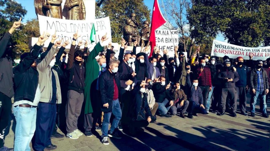 Turcos vuelven a protestar contra blasfemia francesa contra Islam