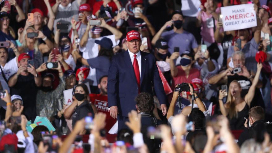 El presidente de EE.UU., Donald Trump, habla durante un mitin electoral en la ciudad de Opa Locka, Florida, 1 de noviembre de 2020. (Foto: AFP)