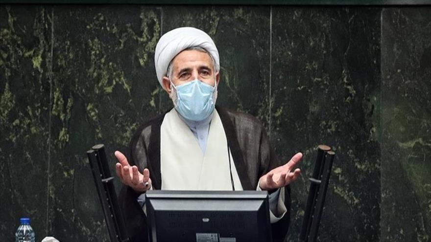 El jefe de la Comisión de Seguridad y Política Exterior del Parlamento iraní, Moytaba Zonnuri, durante una sesión, 2 de noviembre de 2020. (Foto: Tasnim)