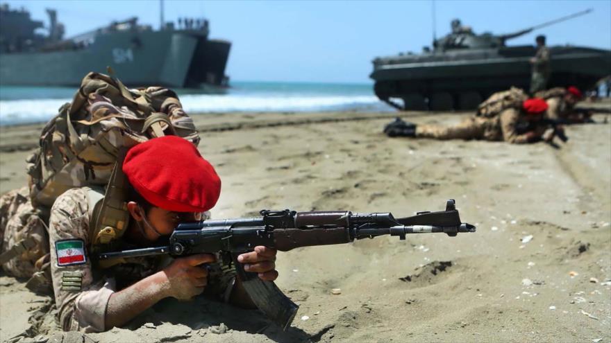 Soldados del Ejército iraní participan en los ejercicios ‘Zolfaqar 99’ en el Golfo Pérsico, 8 de septiembre de 2020. (Foto: Reuters)