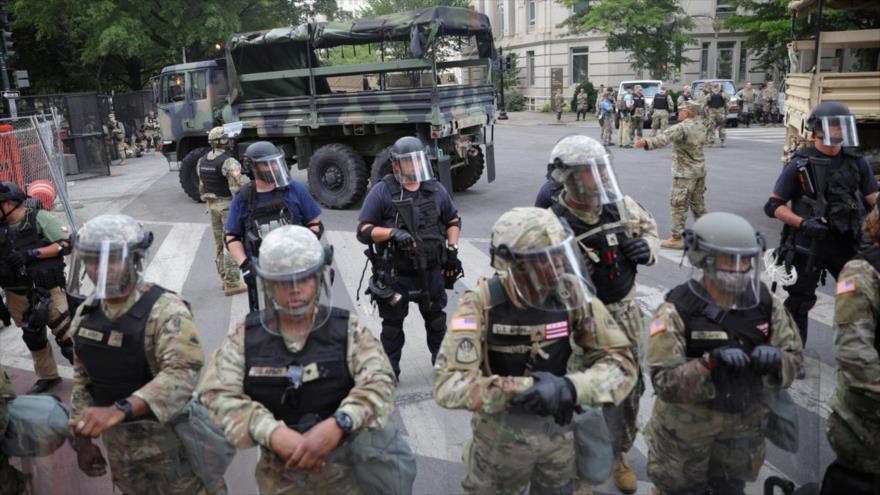 Efectivos del Ejército de EE.UU. desplegados en las inmediaciones de la Casa Blanca en Washington D.C., el 3 de junio de 2020.