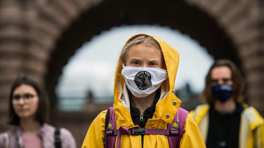 La activista sueca Greta Thunberg asiste a una marcha frente al Parlamento de Suecia en Estocolmo, 9 de octubre de 2020. (Foto: AFP)