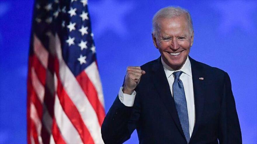 El candidato demócrata, Joe Biden, tras su discurso en la noche electoral.