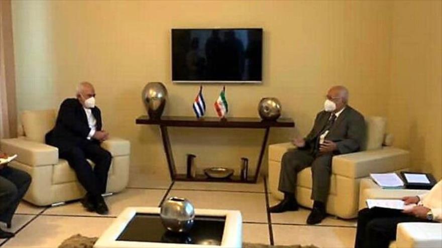 El canciller iraní, Mohamad Yavad Zarif (dcha.) se reúne con el viceprimer ministro de Cuba, Ricardo Cabrisas Ruiz, La Habana, 7 de noviembre de 2020.