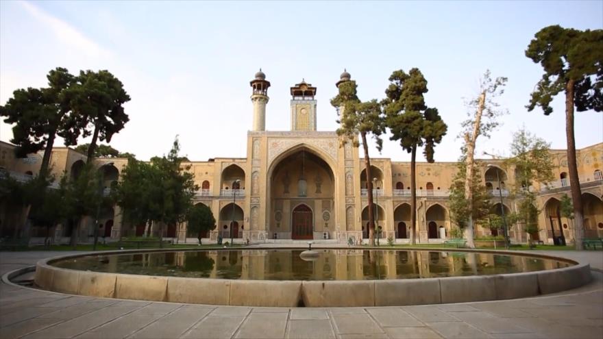 Irán: 1- Minaretes de Nezamieh, Gonbad-e Ali (Abarkuh) 2- El maestro Lorzadeh