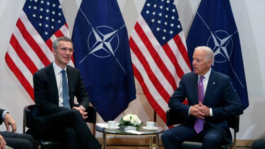 Jens Stoltenberg, secretario general de la OTAN (izda.), y el entonces vicepresidente de EE.UU., Joe Biden, en Múnich, Alemania, 7 de febrero de 2015. (Foto: Reuters)