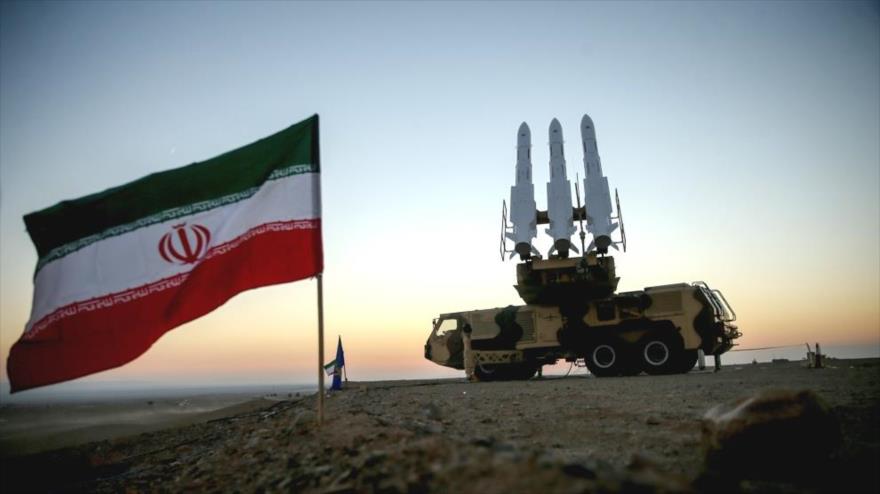Misiles antiaéreos iraníes durante los ejercicios militares Modafean Aseman Valeyat 99, 21 de octubre de 2020. (Foto: Defapress)