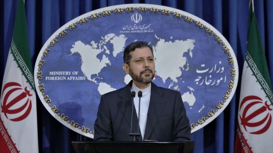 El portavoz de la Cancillería de Irán, Said Jatibzade, en una rueda de prensa en Teherán, la capital. 