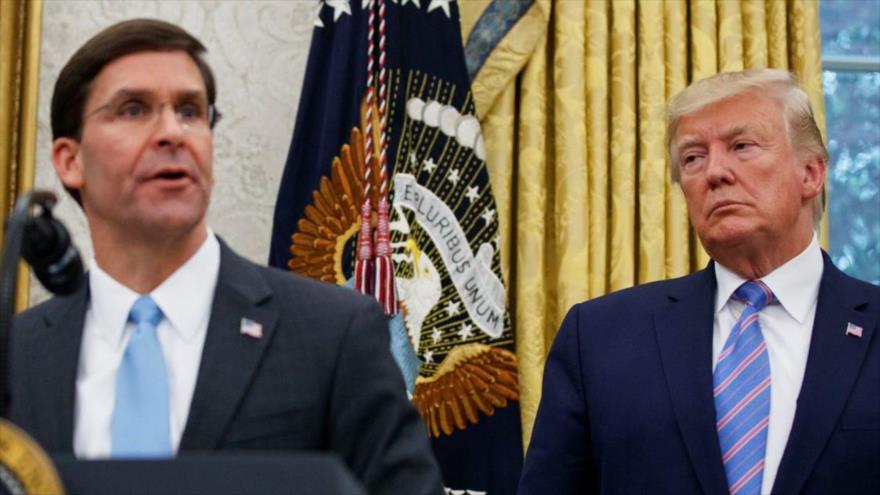 El presidente de EE.UU., Donald Trump (dcha.), y el secretario de Defensa, Mark Esper.