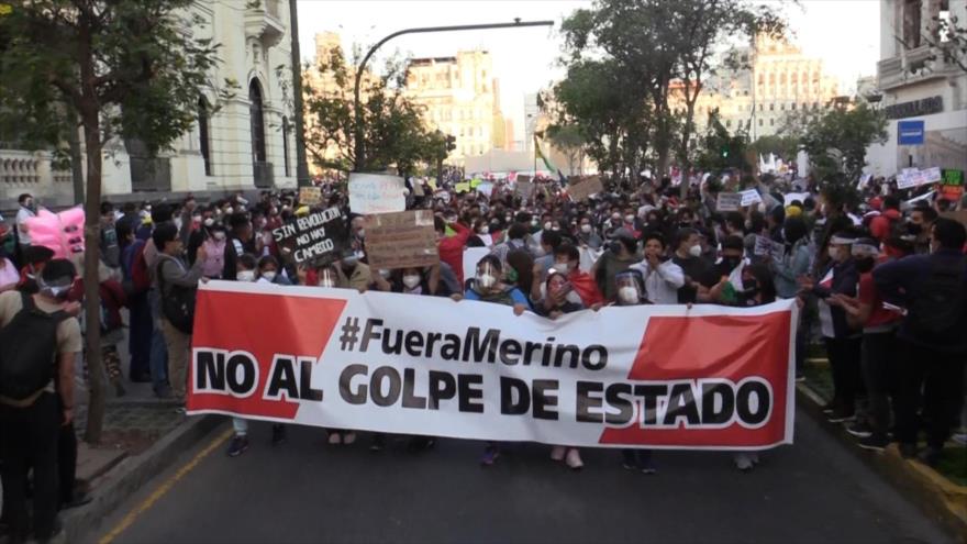 Miles de peruanos protestan contra presidente interino Merino