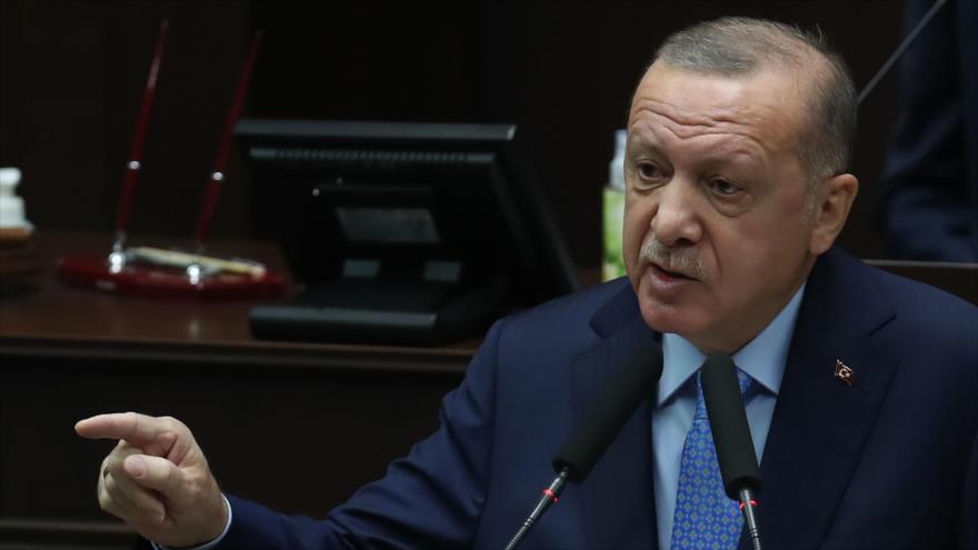 El presidente turco, Recep Tayyip Erdogan, ofrece un discurso en la Asamblea Nacional de Turquía en Ankara, la capital, 11 de noviembre de 2020. (Foto: AFP)