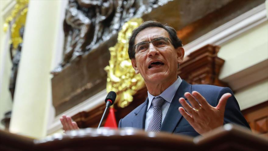 El entonces presidente de Perú, Martín Vizcarra, durante su proceso de remoción ante el Congreso, en Lima, el 9 de noviembre de 2020. (Foto: AFP)